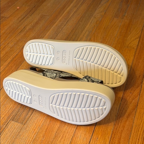 Crocs Snakeskin Pattern Sandals - Picture 3 of 3